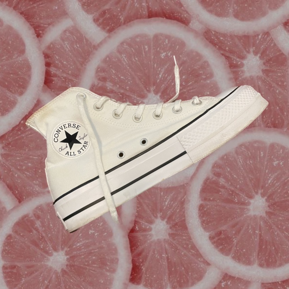 USED White Platform Converse Chuck Taylor’s | Women’s 8.5
